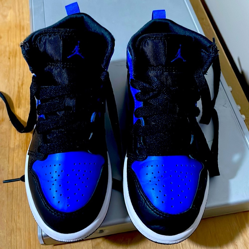 Boys Jordan 1 Blue and Black size 12